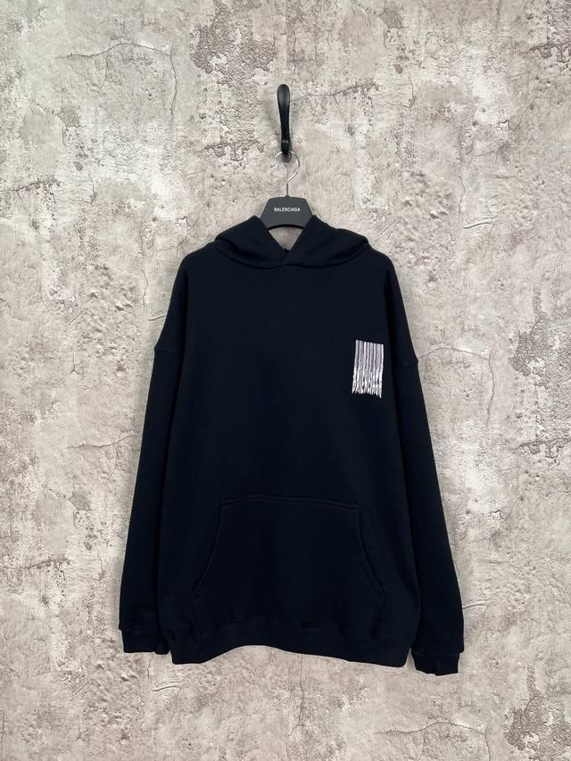 巴黎世家 Balenciaga FW21流苏印花连体帽卫衣 黑色 男女同款 尺码表：XS. S. M. L 印花：印花材料采用安全环保无毒婴儿认证的材料；印花轮