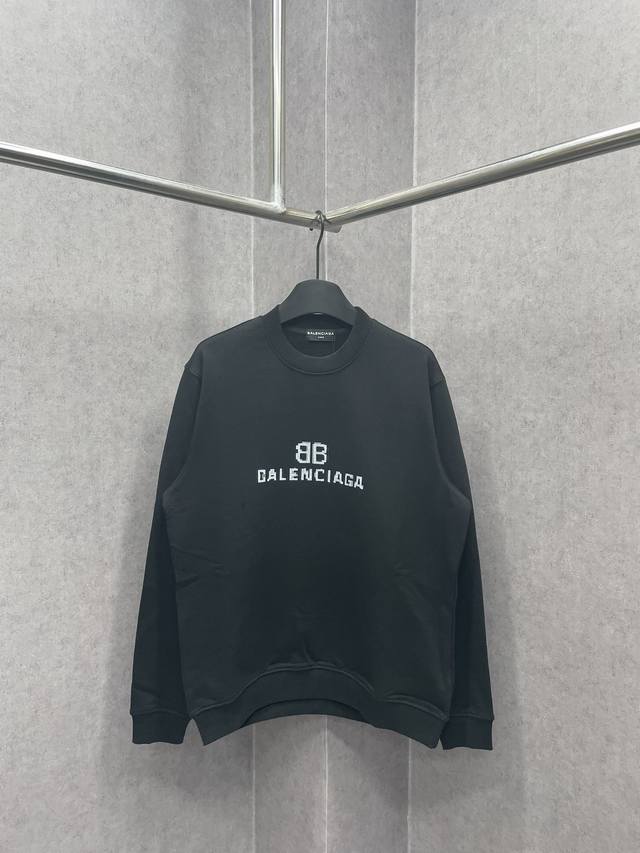 得物版 #5413 balenciaga 巴黎世家bb马赛克模糊圆领卫衣面料采用原版定织定染纯棉毛圈400g高克重面料，柔软亲肤细腻。做工细致，厚度适中，后领织