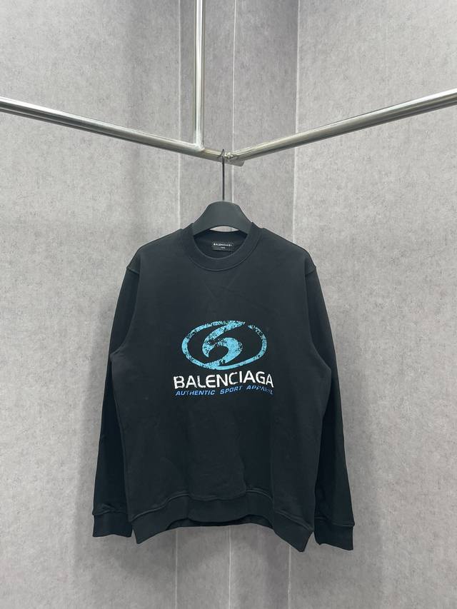 得物版 #5410 balenciga 巴黎世家 surfer maxi 新款印花长袖前后饰以surfer艺术作品印花，做褪色效果颜色，纯棉柔软面料，对色定染面