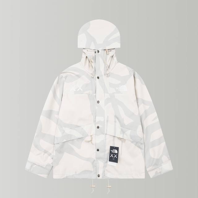 高版本户外冲锋衣THE NORTH FACE x XX KAWS 联名款 FW22 迷彩连帽休闲冲锋衣外套 宽松潮流高街百搭 情侣款 必入 男女同款 DRYVE