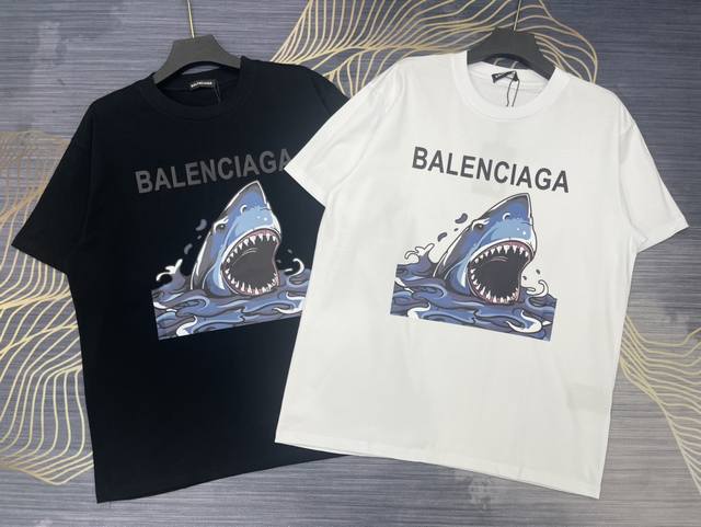 Balenciaga 2024新款 定制260g双纱纯棉面料 蜡笔小新字母logo 男女同款 短袖t恤 颜色：黑色 白色 尺码：S-XL