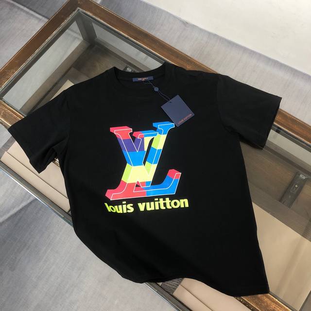 dw P Louis vuitton LV 路易威登 24SS夏季新款圆领短袖T恤！270克重磅高端纯棉面料，手感质感都极完美！修身裁剪设计干净利落！时尚又好看