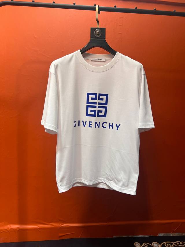 特价 S 20 M 20 L 10 XL 10 XXL 10 GIVENCHY 纪梵希 经典残缺字母印花 标识精致升级，灵感源自八十年代复古 原版面料 官方同款