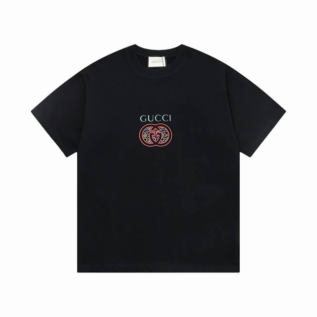 GUCCI DW 新款T上货！古奇标志印花图案 后幅反标设计 1:1高品质 百分百纯棉洗水处理 布料精梳紧密赛络纺 不缩水不变形 更舒适柔软 ，高克重手感更好