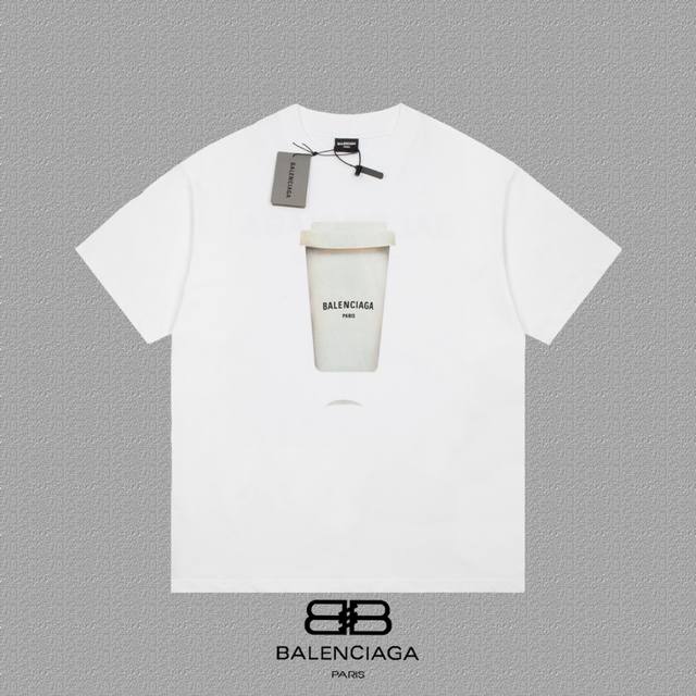 BALENCIAGA 巴黎世家 巴黎塑料杯图案字母印花短袖T恤 定织定染280克精梳棉重磅面料 螺纹零色差 细节完美 区别市面通货版本 欢迎对比 男女同款 上图