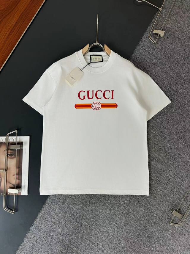 GUCCI* 古奇*春夏最新款圆领时尚短袖T恤，重克纯棉双纱纯棉面料！贴肤舒适，耐看又好穿，经典字母logo设计，原厂工艺一丝不苟，休闲百搭必备款 码数 S M