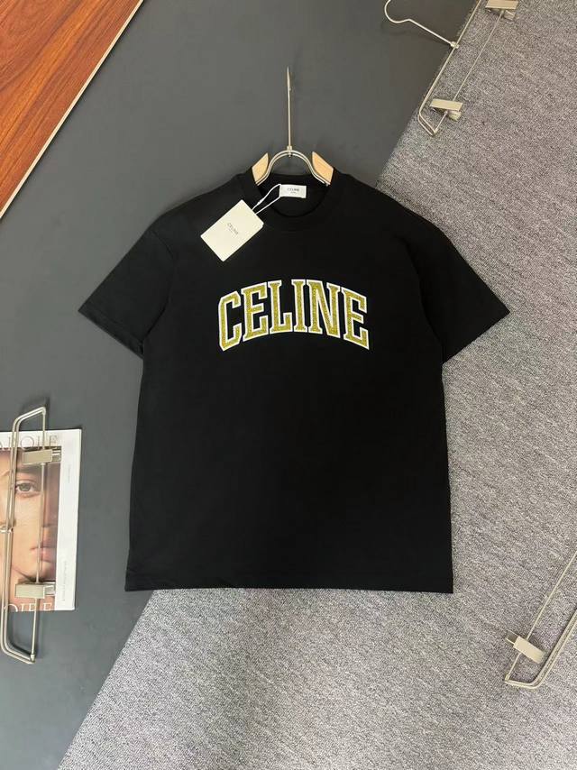 CELINE* 赛林* 2024SS春夏最新款圆领时尚短袖T恤，重克纯棉双纱纯棉面料！贴肤舒适，耐看又好穿，经典logo设计，原厂工艺一丝不苟，休闲百搭必备款