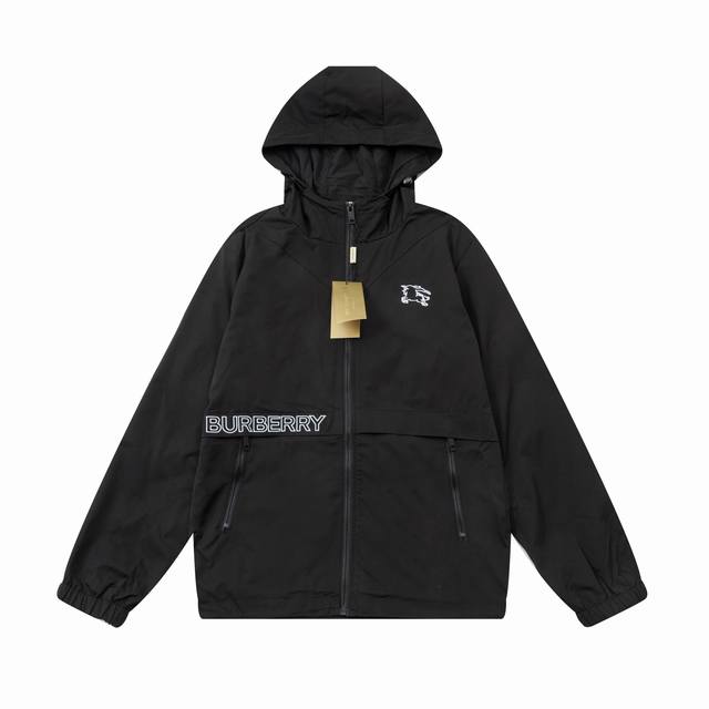 2024巴莉BURBERRY 秋冬新款 经典战马刺绣Logo.高品质连帽外套 主推爆版 臻选定制面料 更高档次 高密度记忆拉丝里料 更加时尚舒适 高标准定制 上