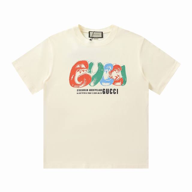 上新款号：G666 Gucci 古驰24ss早春新款胸前字母logo图案T恤短袖 颜色：黑色 米色 尺码：XS S M L 官网同步，专柜纯棉面料贴肤舒适，耐看