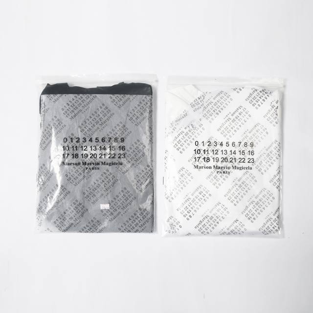 954# Maison margiela 马吉拉mm6 数字标签贴布短袖t恤 面料：采用原版定制260G 26支重磅精梳棉 质感极佳且分量感十足 进口定制纱线