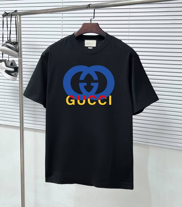 GUCCI古驰 24ss 大师亲手设计潮牌新品印花圆领短袖T恤 秋冬最新砖柜同步 OS落肩版型 时尚又个性 超级百搭好看的一款 男女都非常合适 人手必备款 吊牌