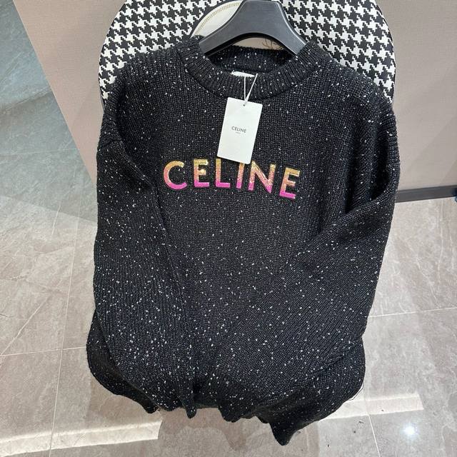 CELINE赛琳 男女同款秋冬新款针织套头 纽约Soho门店限定款 法国奢侈品牌celine 采用客供定制专属羊毛混纺面料 大气时尚款 质量绝对保证经典又时髦的