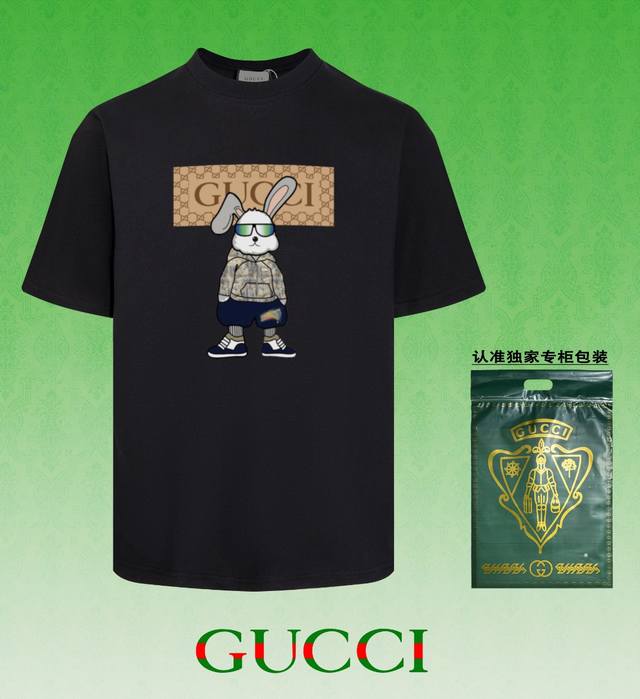 配图片包装 GUCCI~古驰 2024春夏新款短袖，采用双坎肩做法，双坎肩做法，双坎肩做法使整件衣服更加有立体感觉，不是普通T恤所能达到的工种， 前幅图案采用高