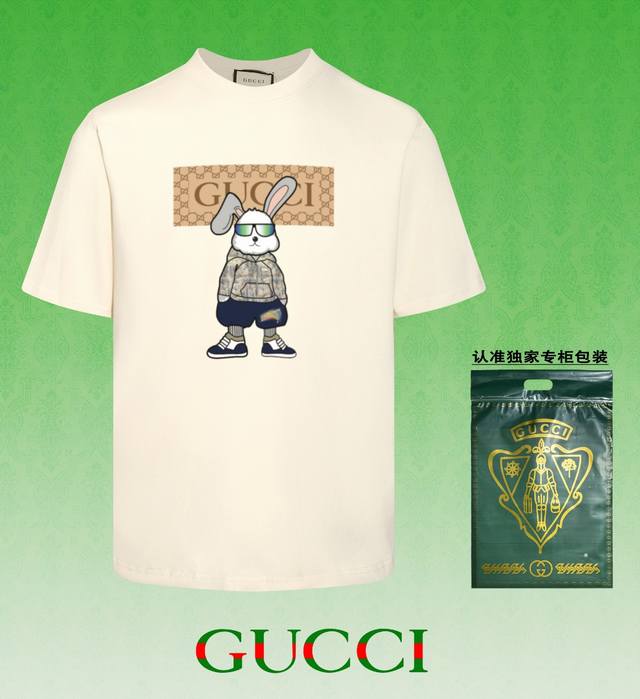 配图片包装 GUCCI~古驰 2024春夏新款短袖，采用双坎肩做法，双坎肩做法，双坎肩做法使整件衣服更加有立体感觉，不是普通T恤所能达到的工种， 前幅图案采用高