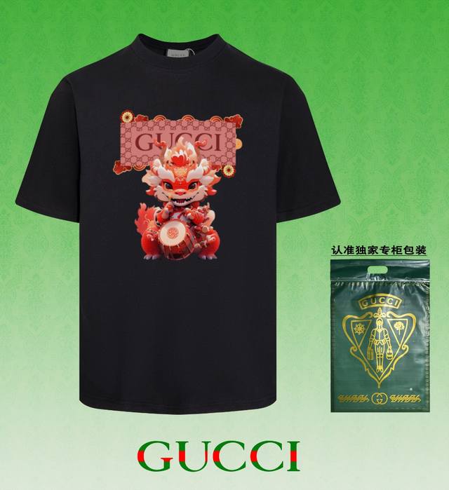 配图片包装 GUCCI~古驰 2024春夏新款短袖，采用双坎肩做法，双坎肩做法，双坎肩做法使整件衣服更加有立体感觉，不是普通T恤所能达到的工种， 前幅图案采用高