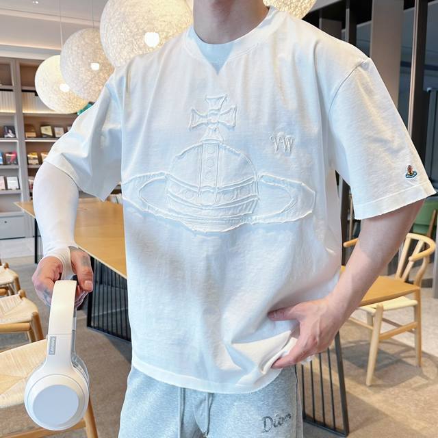 Vivienne Westwood 西太后 微阔型 M-XXXL 男女同款 2024夏季新款 260高克重品质控推荐！圆领短袖T恤 前后标志点缀设计 采用刺绣结