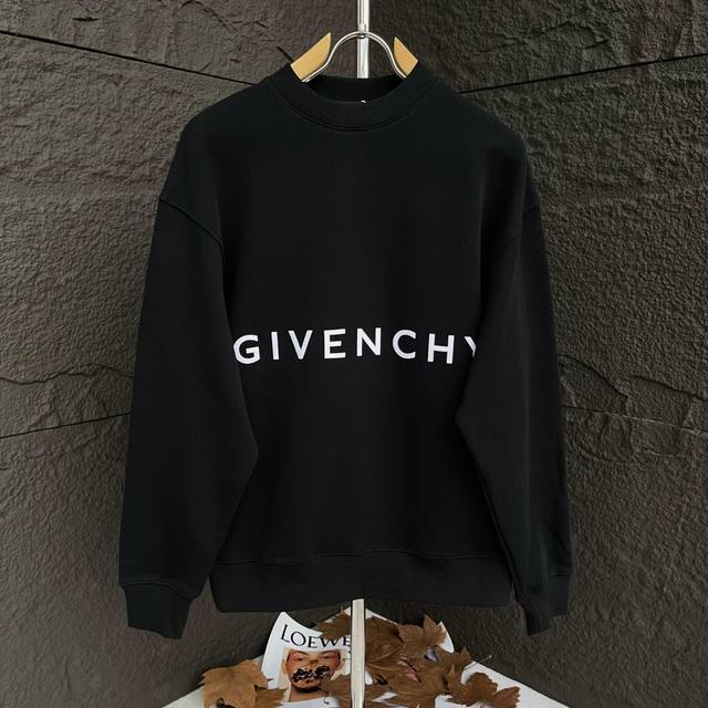 DW 高品质 GIVENCHY 经典LOGO植绒工艺 大牌感十足！高端大气完美演绎，经典圆领卫衣宽松版型不挑人 面料采用420克纯棉面料，保证舒适性同时透气的同