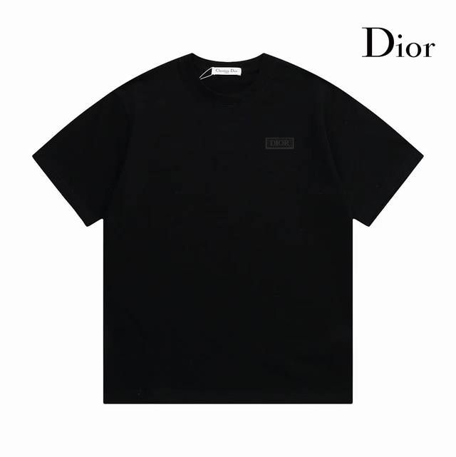 Dior迪奥 2024新款短袖 胸口手工定制logo专柜 百分之百纯棉面料 贴肤舒适 定制280克同缸染面料 手感非常舒服 最新砖柜同步做工精细，采用双坎肩做法