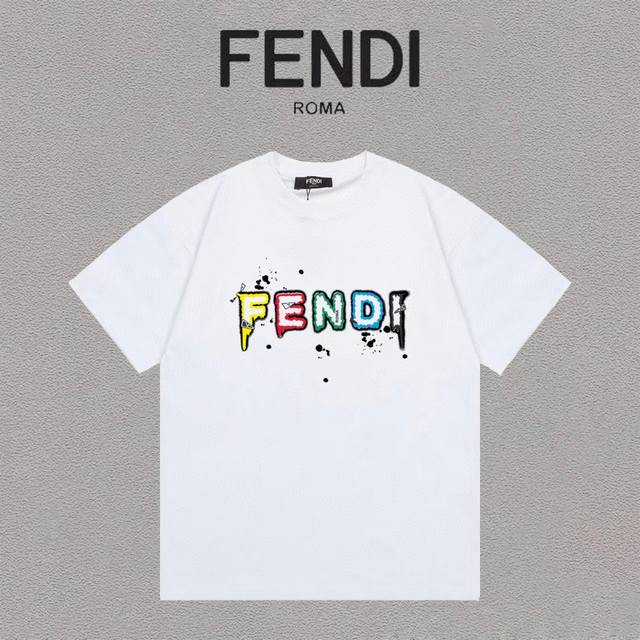 Fendi 芬迪 标语字母印花百搭潮流圆领短袖T恤男女同款 吊牌 领标 水洗唛 三标齐全 定织定染280克精梳棉面料 尺码：S-XXL 颜色：黑色，白色