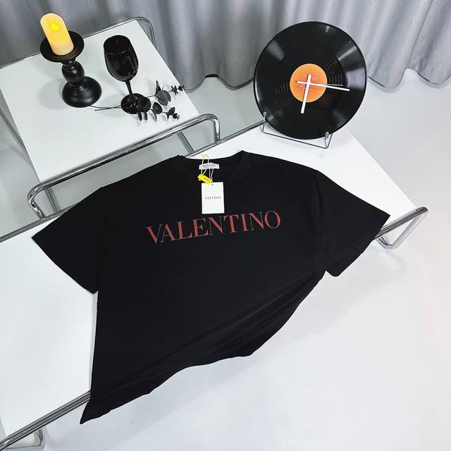 高端品质 VALENTINO 2024 Fall 春夏系列 LOGO标识字体短袖T恤 区别市场其他版本 定织240G双纱纯棉面料 OS版型 全套辅料 男女同款