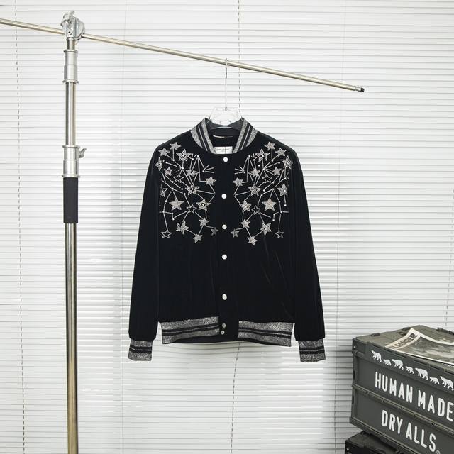 款号：D20 -SAINT LAURENT SLP 圣罗兰满天星烫钻金丝绒夹克棒球服 -周震南 李宇春等明星同款 - YVES SAINT LAURENT是推出