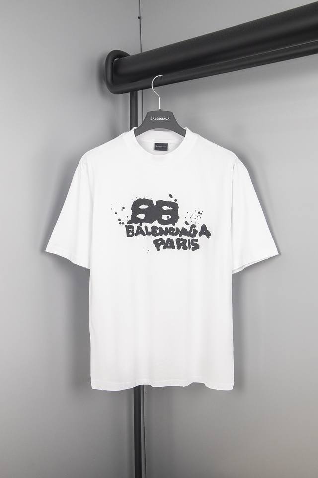 BALENCIAGA 24ss水墨BB涂鸦破洞水洗短袖t恤 正确版本随意对比 手工环保丝网水浆印花工艺 手工磨破重工水洗 工艺 双针车线跨缝工艺 原版主唛水洗吊