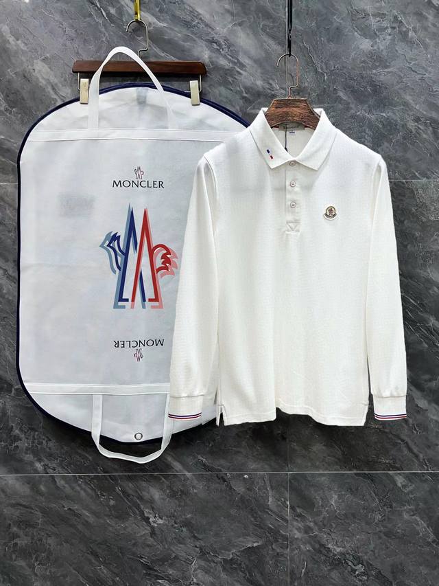 MONCLER 蒙口 24SS官网立体徽标翻领长袖Polo衫。 简约而不失精炼风范的T恤.缔造现代优雅造型的最佳单品.渠道精品 客供Piquet气孔纤维珠地棉面