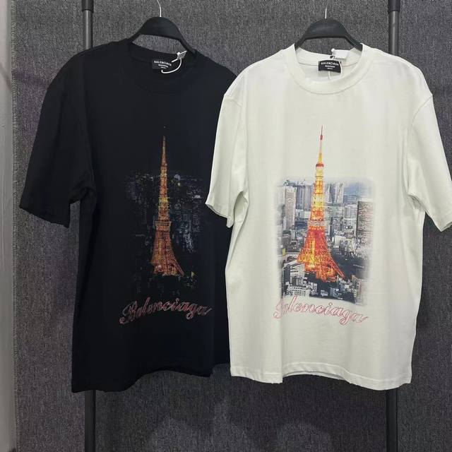 实拍图 顶级版本 . 官网品质 Balenciaga 巴黎世家 东京巴黎塔限定 2024新款经典字母ogo印花短袖T恤。 面料采用巴家定织定染全棉双纱紧密棉，克