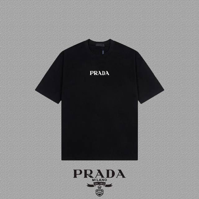 Prada 普拉达] 2024FW短袖T恤 植绒LOGO印花 高端32s双纱260克面料 重磅面料 定制拉架罗纹同缸同染 三标齐全 男女同款 颜色：黑色 白色