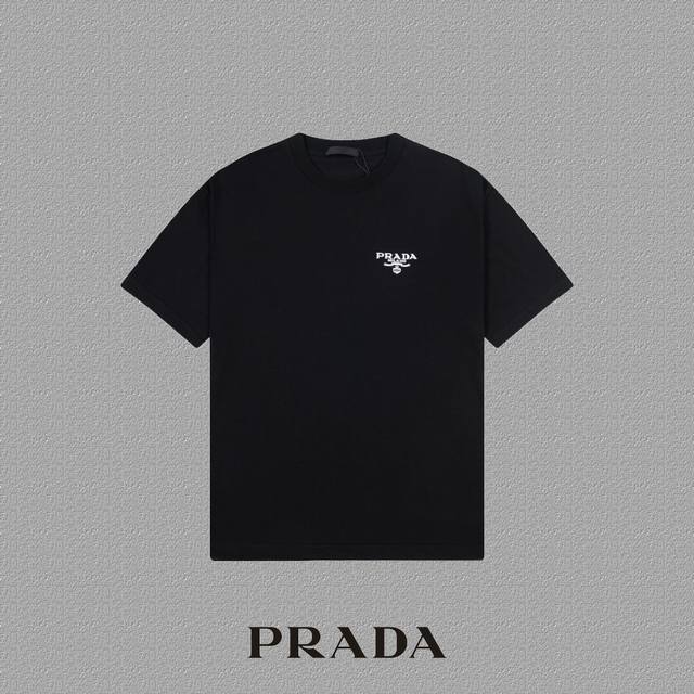 Prada 普拉达] 2024FW短袖T恤 刺绣工艺 高端32s双纱260克面料 重磅面料 定制拉架罗纹同缸同染 三标齐全 男女同款 颜色：黑色 白色 尺码：S