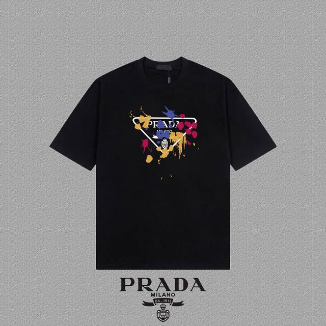 Prada 普拉达] 2024FW短袖T恤 LOGO印花 高端32s双纱260克面料 重磅面料 定制拉架罗纹同缸同染 三标齐全 男女同款 颜色：黑色 白色 尺码