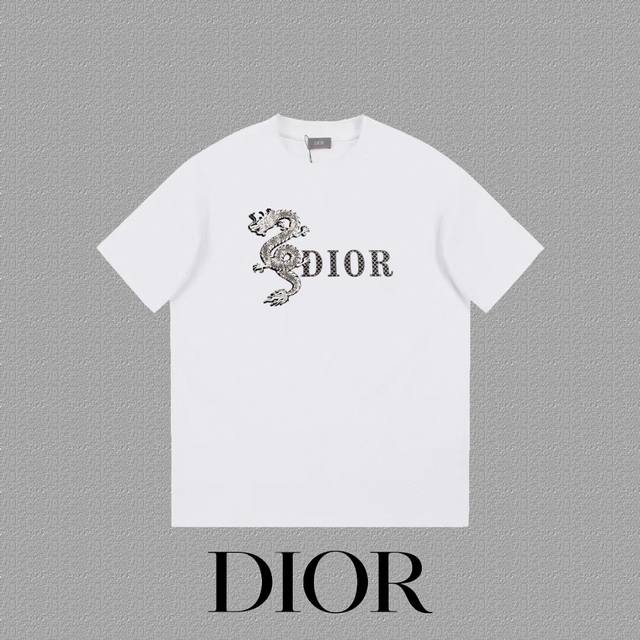 DIOR 迪奥] 2024FW短袖T恤 LOGO印花 高端32s双纱260克面料 重磅面料 定制拉架罗纹同缸同染 三标齐全 男女同款 颜色：黑色 白色 尺码：X - 点击图像关闭