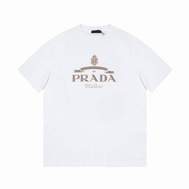 PRADA 普拉达 春夏最新砖柜同步 上身舒适透气三色 可选全网独发 1:1高品质-采用双纱纯棉280g，不缩水不退色。手感舒服，质感超强全套原版辅料，细节到位