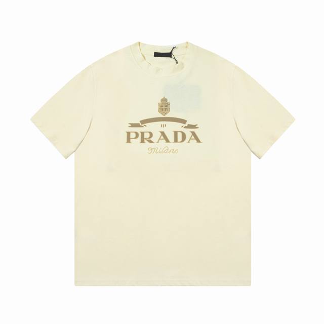 PRADA 普拉达 春夏最新砖柜同步 上身舒适透气三色 可选全网独发 1:1高品质-采用双纱纯棉280g，不缩水不退色。手感舒服，质感超强全套原版辅料，细节到位