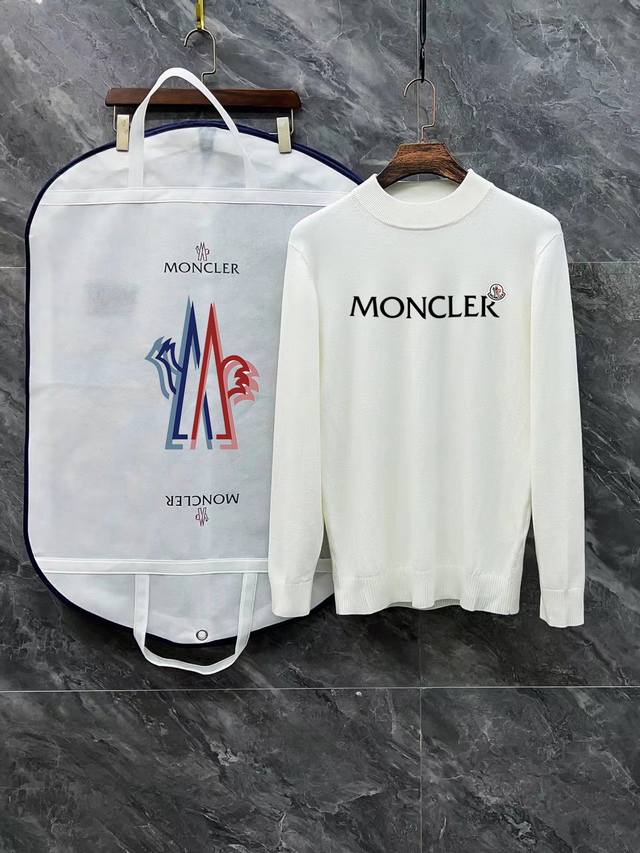 Moncler 蒙口3标齐全 精美印花半高领毛衣 精品羊毛混纺毛衫 男女款高端定制臻品系列 隶属品牌高端主线 专利顶级纱线混纺 以创新来阐释常规款式 面料的配置