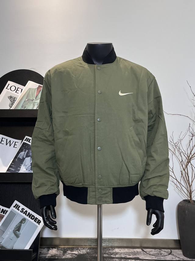 款号W02 官网品质 斯图西 STUSSY X Nike 联名刺绣双面飞行夹克棉服夹棉刺绣棒球服外套 爆火断货王，联名的最后的热度，这次联名最好看的就是这个夹克