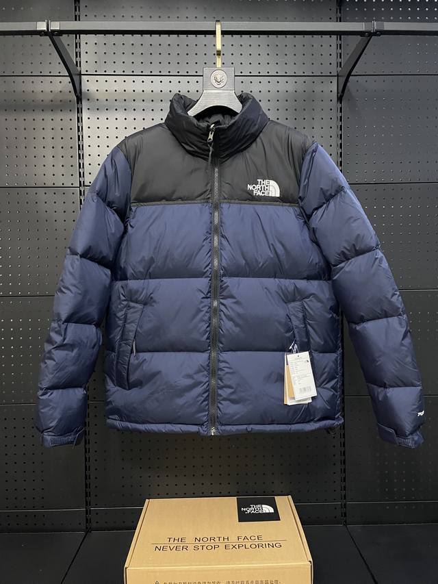 藏青色 TheNorthFace北面1996Nuptse 1996 经典款 美版 羽绒服 顶级原版 设计理念： The North Face 的字面含义为山的最