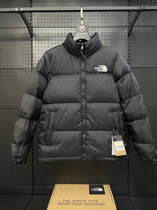 黑色 TheNorthFace北面1996Nuptse 1996 经典款 美版 羽绒服 顶级原版 设计理念： The North Face 的字面含义为山的最寒