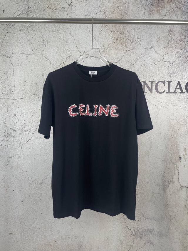 特价 款号：CL071 特价 CELINE｜赛琳 24SS 锍钉字母印花经典火焰短袖- Logo标识精致升级，灵感源自八十年代复古 原版面料 官方同款 短袖T恤