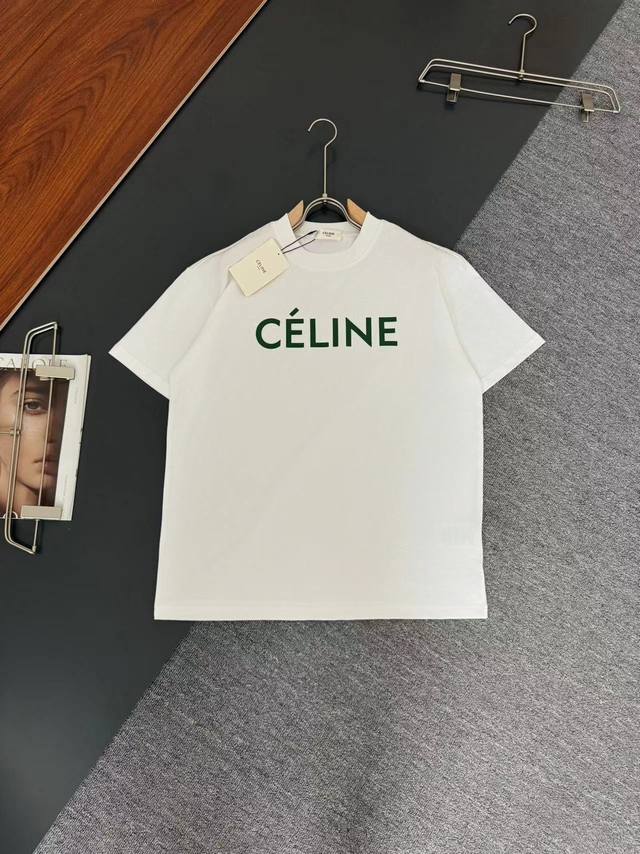 CELINE* 赛林* 春夏最新款圆领时尚短袖T恤，硅胶工艺logo设计，重克纯棉双纱纯棉面料！贴肤舒适，耐看又好穿，原厂工艺一丝不苟，休闲百搭必备款 码数 S