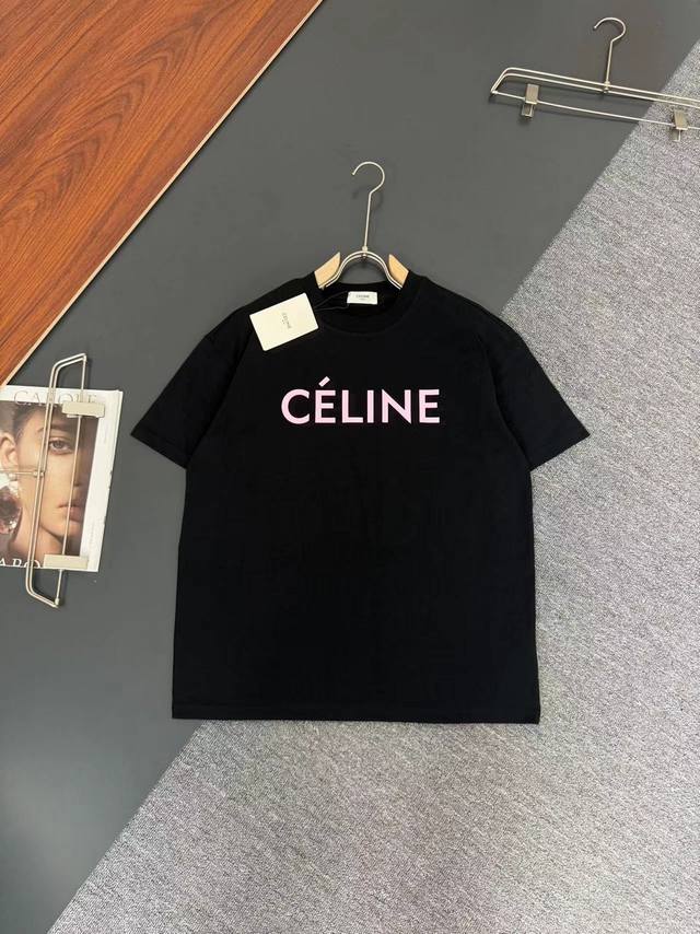 CELINE* 赛林* 春夏最新款圆领时尚短袖T恤，硅胶工艺logo设计，重克纯棉双纱纯棉面料！贴肤舒适，耐看又好穿，原厂工艺一丝不苟，休闲百搭必备款 码数 S