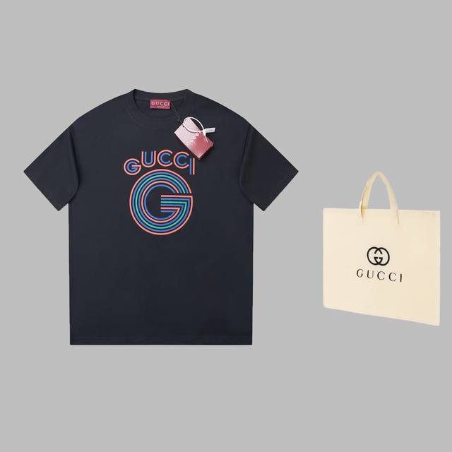 可配手提袋5 高品质 Gucci 古驰 前幅字母logo印花圆领短袖，采用立体印花工艺 区别于普通的印花图标 ，定织纯棉面料，舒适透气不易变形。三标齐全，宽松版