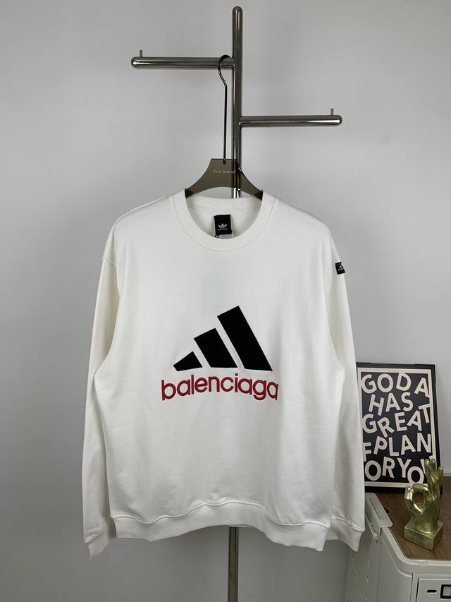 款号G702 新款Balenciaga 巴黎世家联名Adidas 阿迪达斯刺绣LOGO圆领卫衣 - 巴黎世家Balenciaga是时尚界最有影响力的品牌之一。1