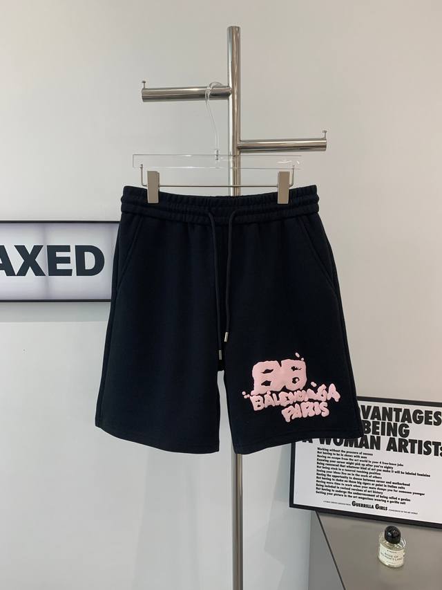 款号B724 新款BALENCIAGA巴黎世家粉色发泡夏季经典款短裤男女款 复合牛仔丝面料，订色纺纱，手感舒适，挺括有型，上身舒适透气档次极高，细节还原，精密万