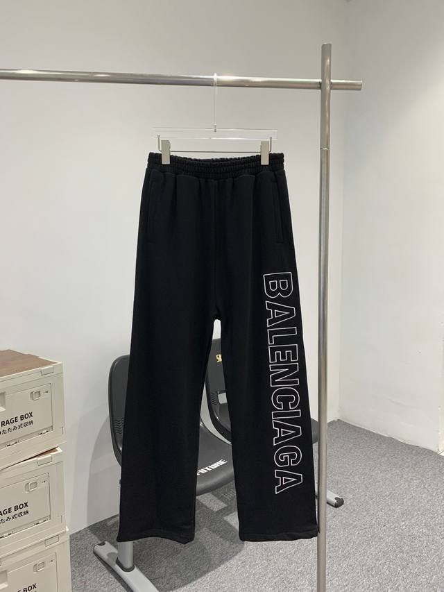 款号T120 新款Balenciga 巴黎世家SS 刺绣英文字母长裤 侧边大刺绣 进口刺绣技术，纯棉柔软面料，对色定染面料，超精细平网印花工艺，潮流感十足，定染