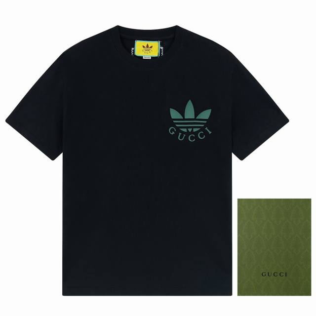 新款上新 18292adidas X Gucci联名 胸口浮雕logo标志短袖 立体图案印花采用进口粘胶纤维定位胶印工艺 订织订染 230克搭配32支双纱面料