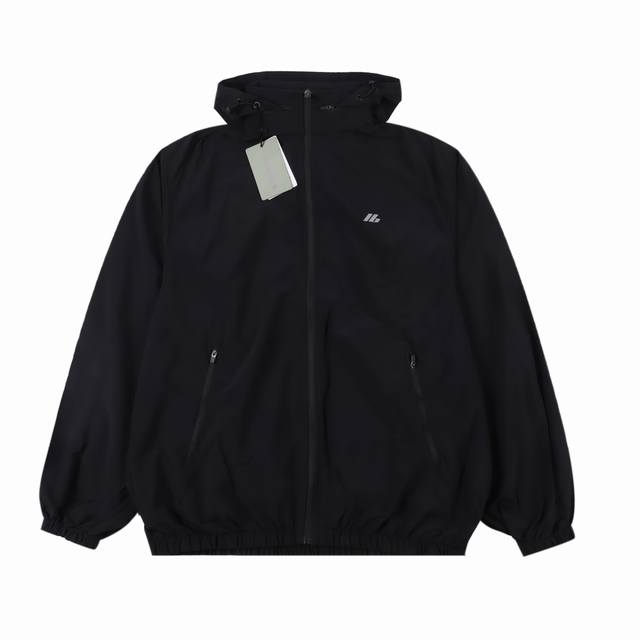 Balenciaga 巴黎世家 Blcg 24Fw Ib Logo镭射反光印花防水冲锋衣夹克 轻奢主义 男女日常通勤穿搭必备单品 正确版本 随意对比 详细特征