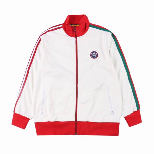 Gucci X Adidas 古驰阿迪 22Fw 联名白红拼色织带拉链外套 第一时间购入zp开版，定织功能性聚酯纤维面料，柔软透气，搭配横机螺纹，1000米起订