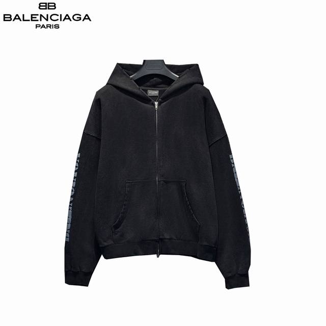 Balenciaga 巴黎世家 24Ss模糊字母log0连帽开衫外套 100%棉 采用订色订染毛圈纯棉卫衣面，450G双股双纱，手感舒适 进口针织针梳棉进行制