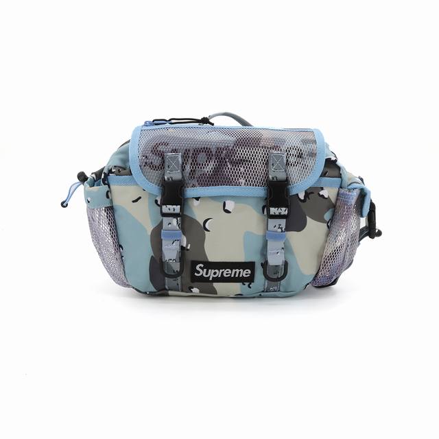 Supreme 20Ss 3M反光网眼斜挎包 迷彩蓝 Supreme Ss20新出的，配了肩带，可以作为斜挎包，容量很大，分了隔层的，双侧还有两个小口袋可以说很